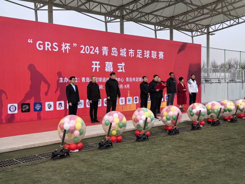 城市足球聚焦激动人心，球员斗志拼搏无畏的简单介绍